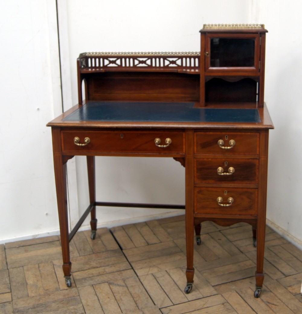 a good quality maple and co leather top desk