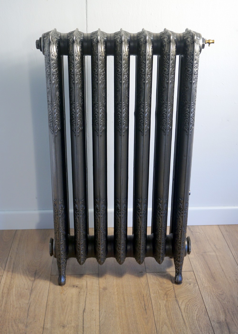 a lovely roccoco art nouveau 7 section 19th century polished cast iron radiator