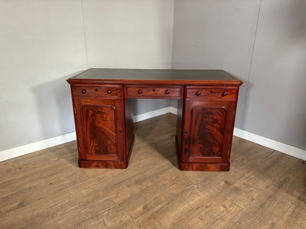 good victorian mahogany knee hole desk