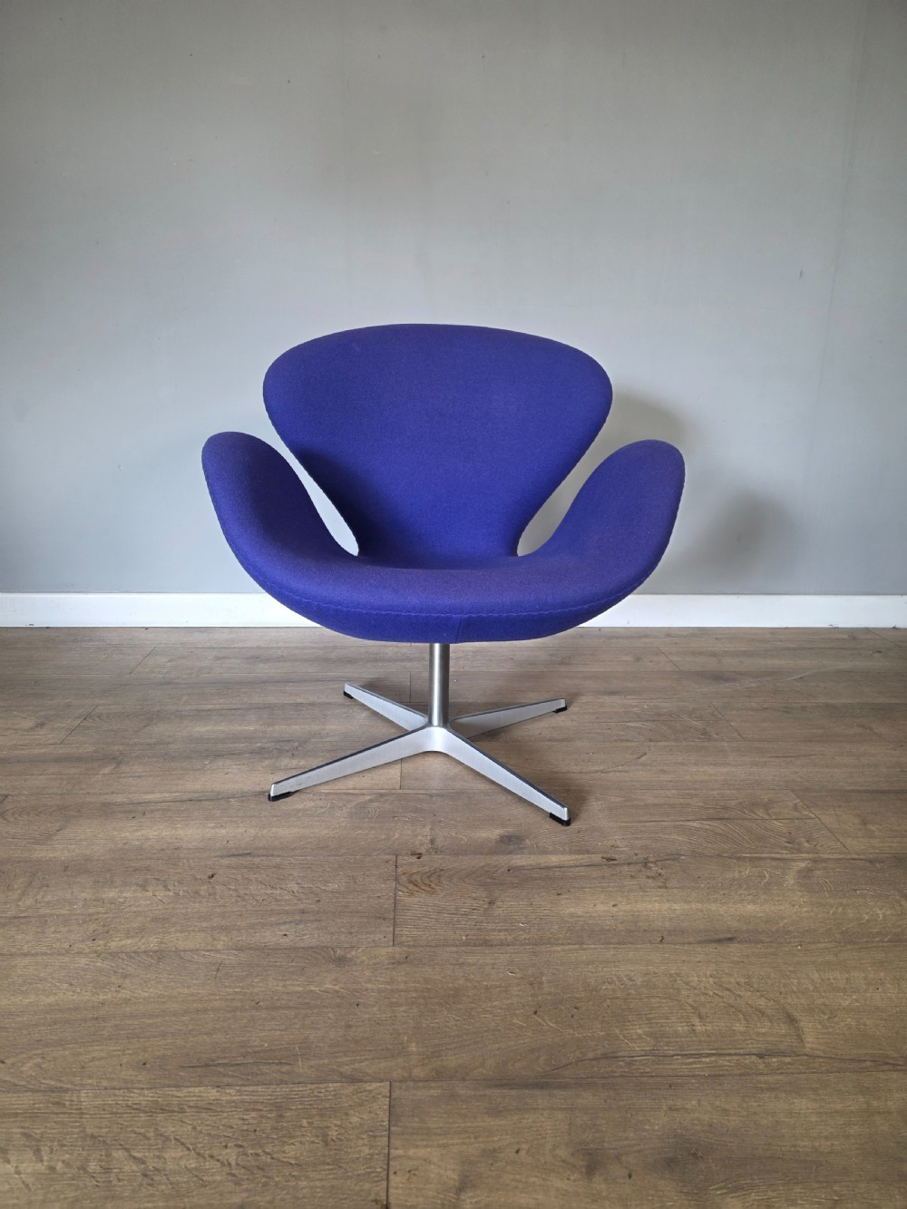 arne jacobsen chair by fritz hansen